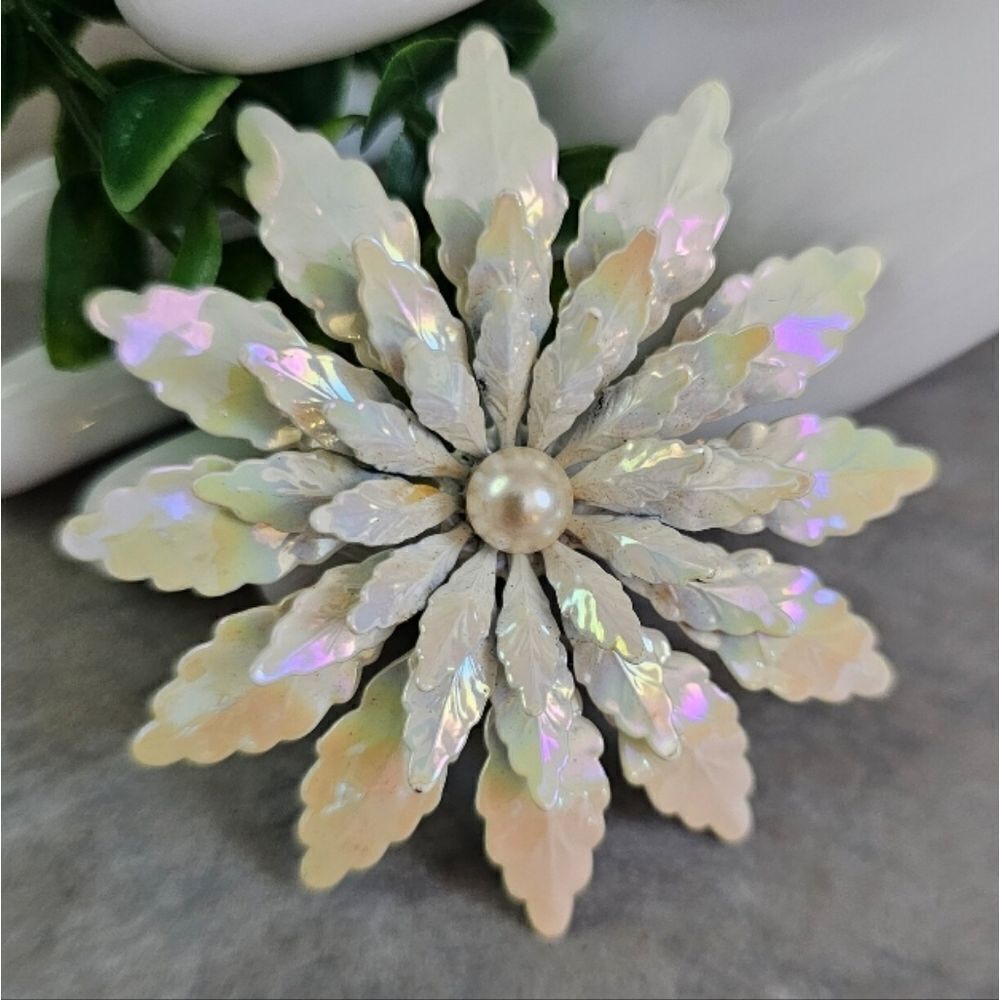 Vintage 60's Snowflake Flower Enamel Pink & White Iridescent Faux Pearl Brooch